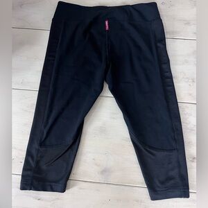 Hard Tail Capri Black Leggings